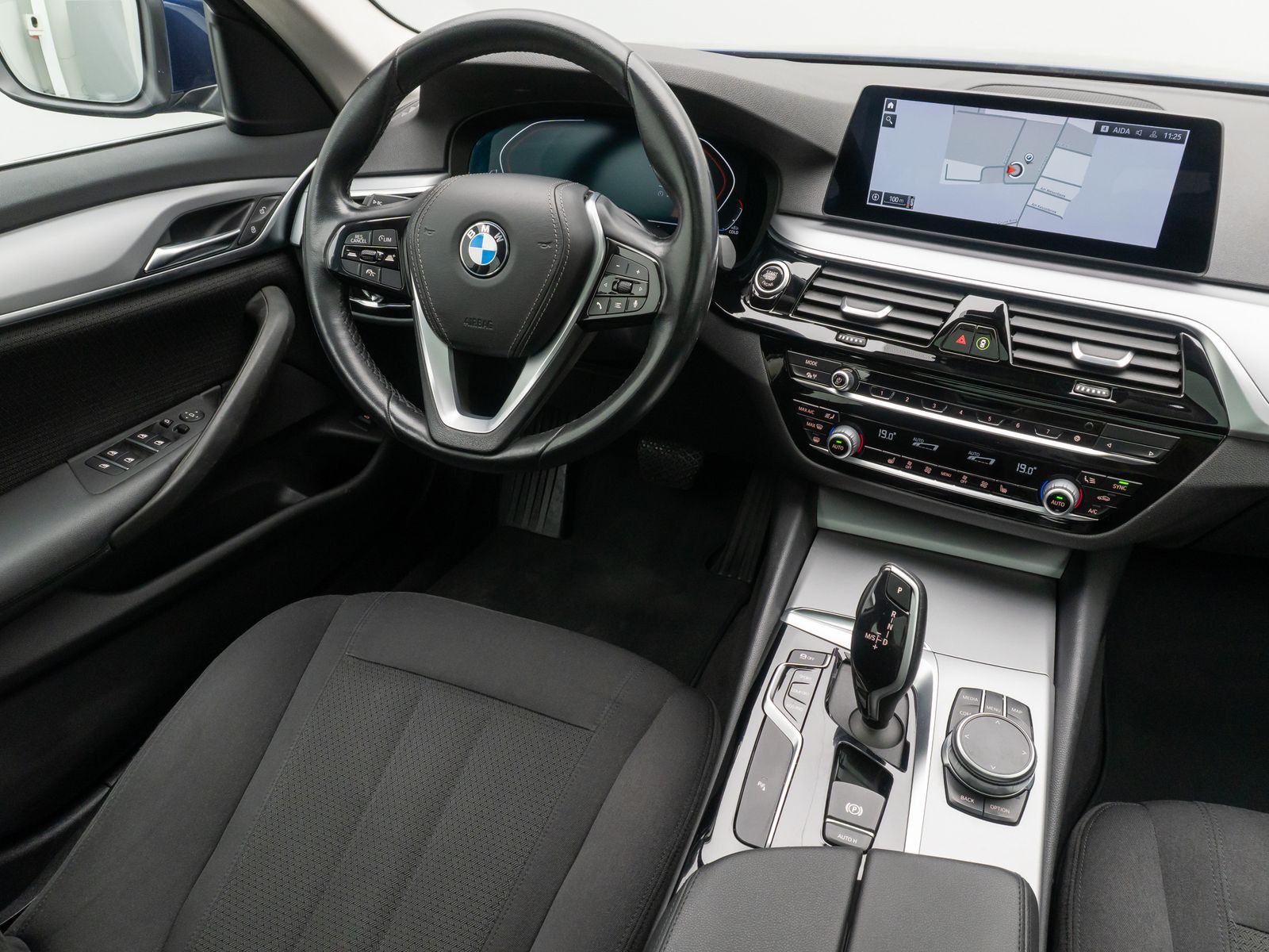 Fahrzeugabbildung BMW 520d Kamera DAB Stop&Go AHK Alarm Fernlichtassis