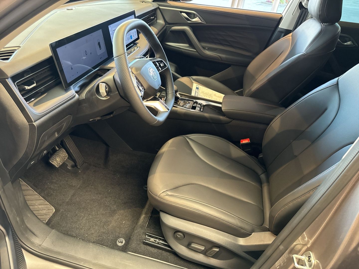 Fahrzeugabbildung MG HS Comfort AT 1,5l TOP FINANZ* verschiedene Farb