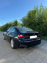 BMW 320i Advantage Aut Navi 19 Zoll - BMW 3 Series in Frankfurt (Main)