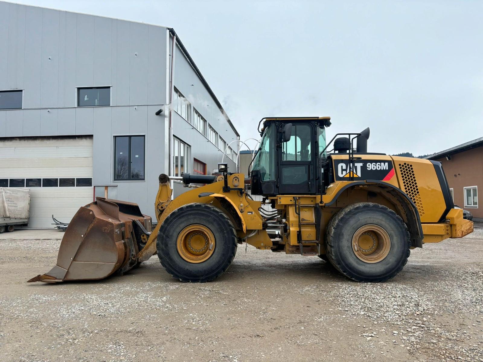CAT 966M