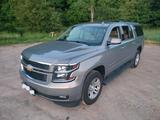 Chevrolet Suburban LT 5.3 - 8 Sitzer - Chevrolet Suburban: Geländewagen