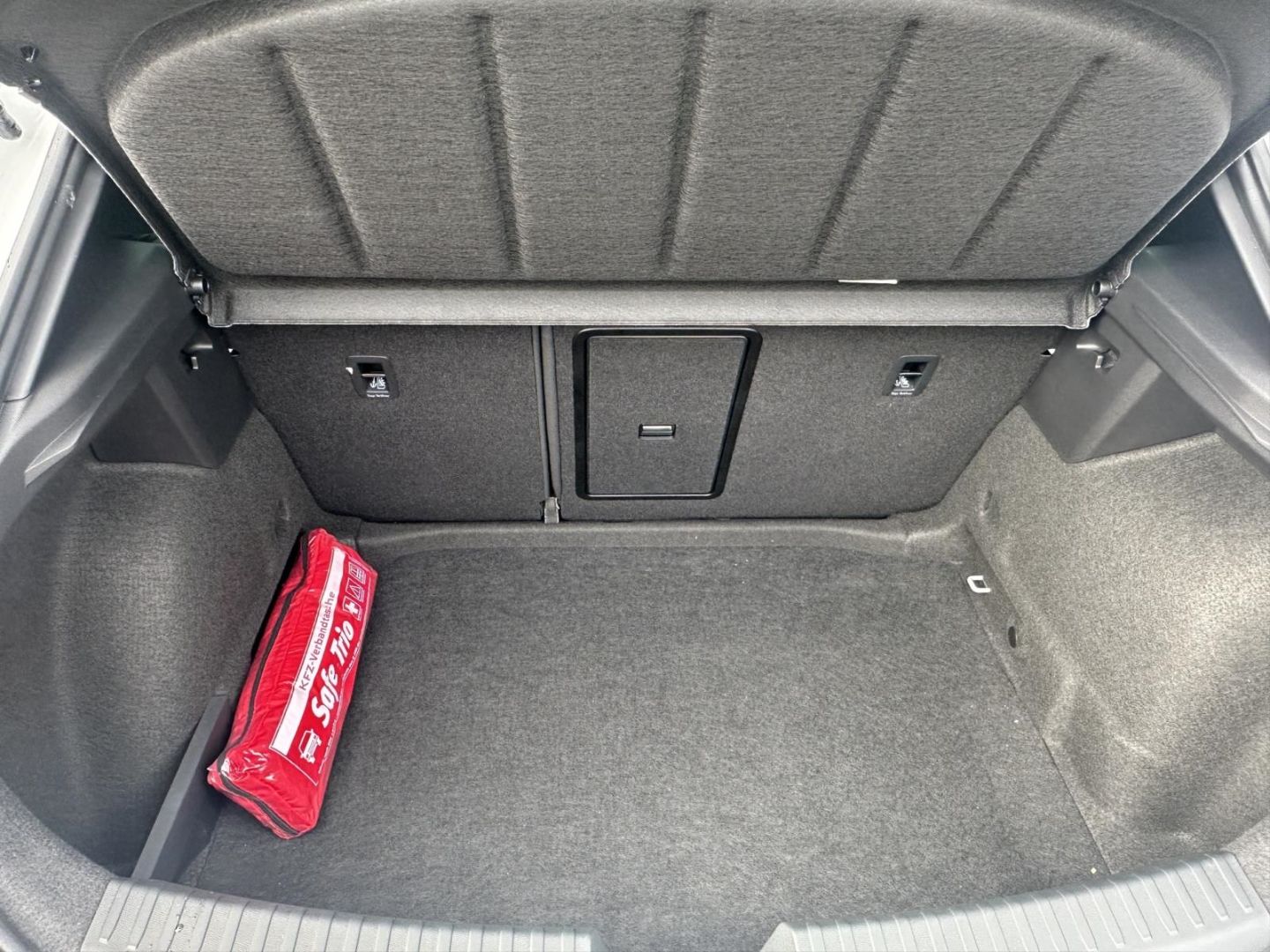 Fahrzeugabbildung SEAT Leon 1.5 110 kW FR Black Edition SpurhalteASS