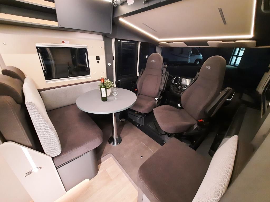 Fahrzeugabbildung Laika Kosmo H 1409 Verfüg./Sparen Sie 17.631,- €