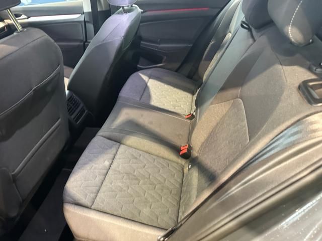 Fahrzeugabbildung Volkswagen Golf VIII Life 2.0 TDI Kamera ACC LED Keyless