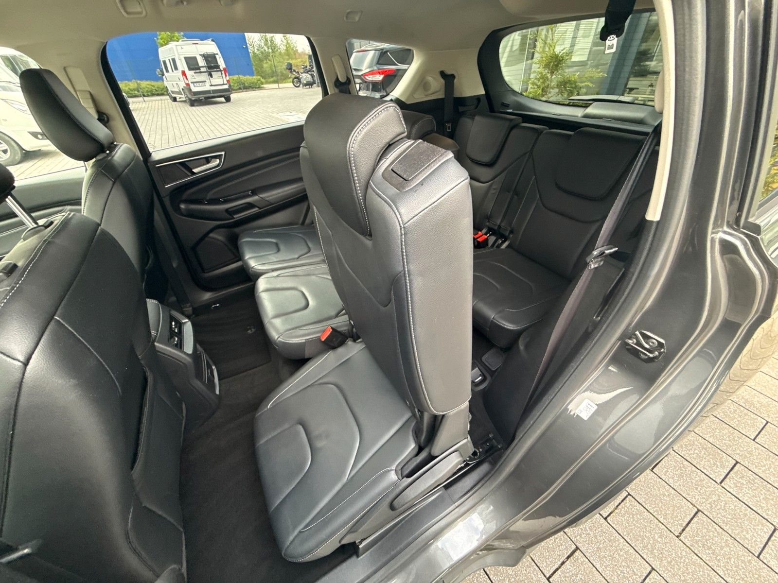 Fahrzeugabbildung Ford S-MAX Titanium 7 Sitzplätze