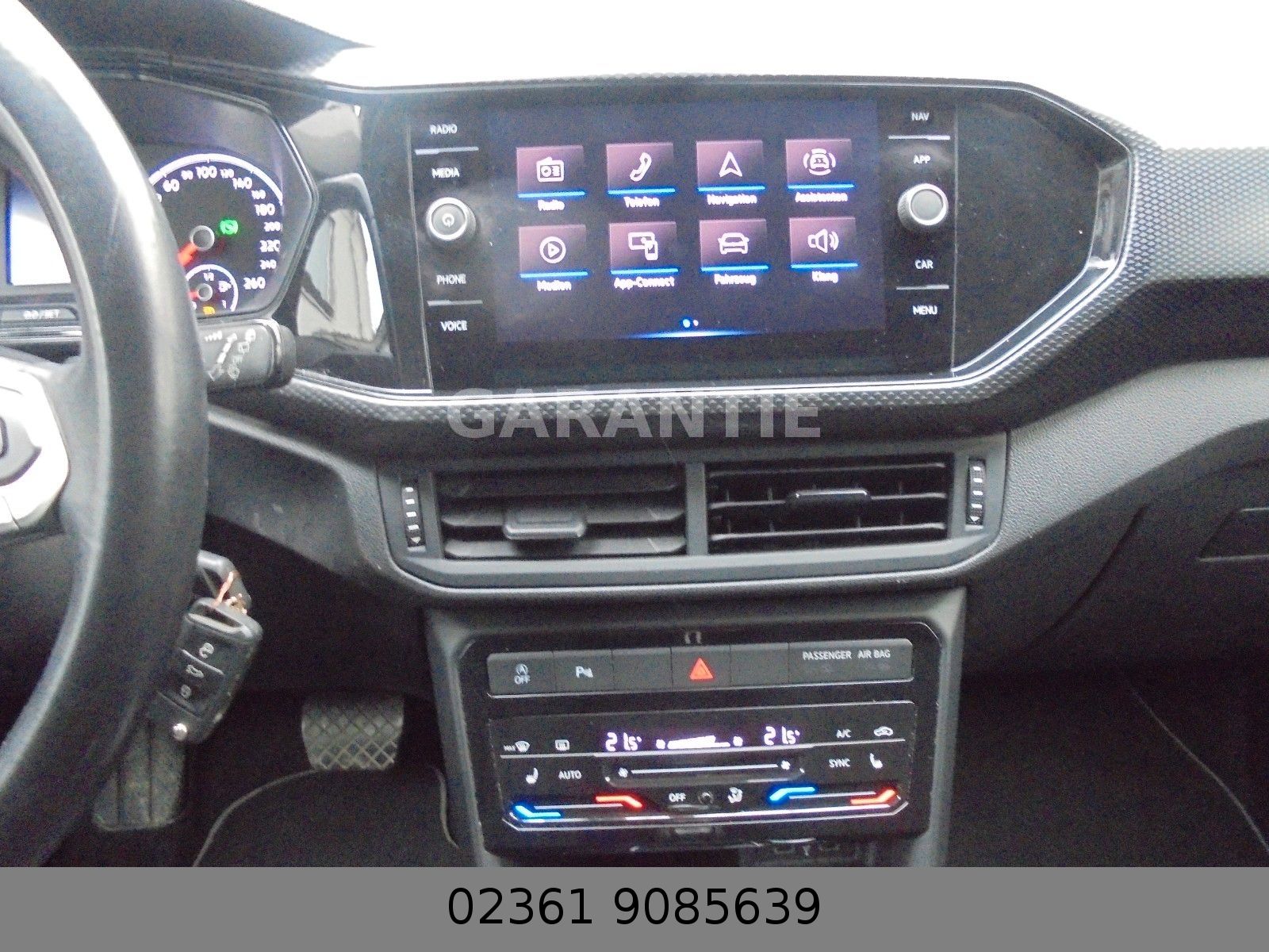 Fahrzeugabbildung Volkswagen T-Cross Life Automatik/Navi/