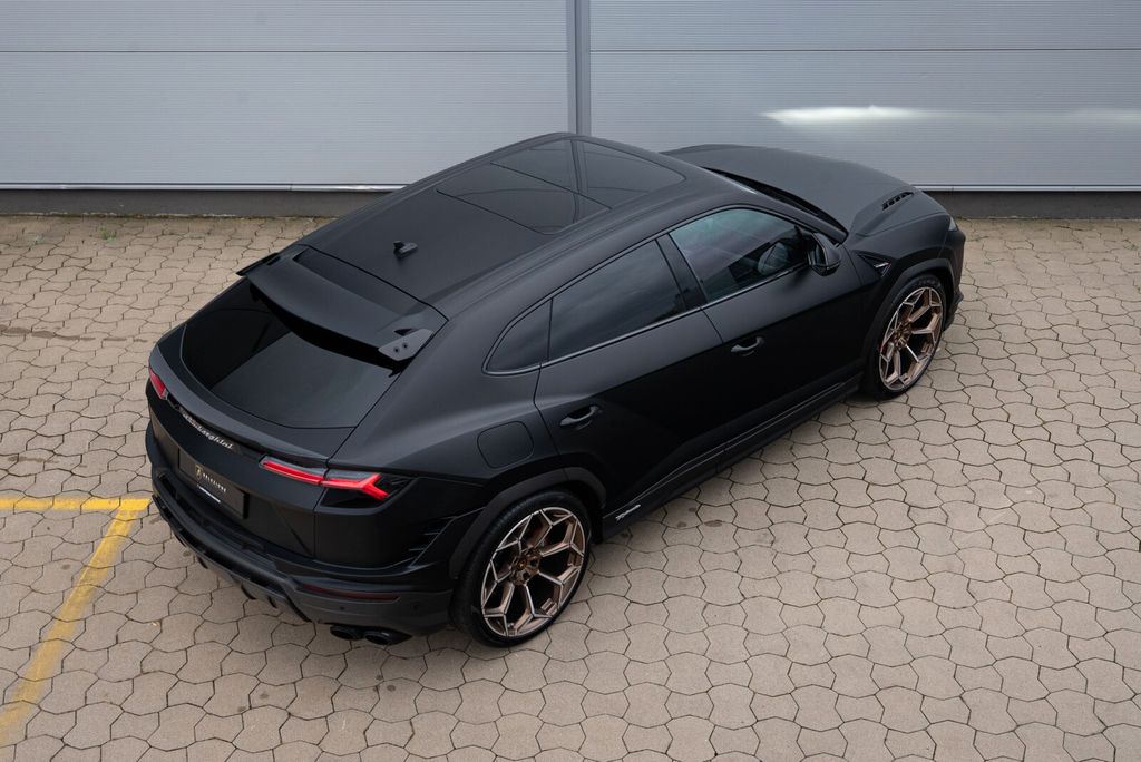 LAMBORGHINI Urus 2025