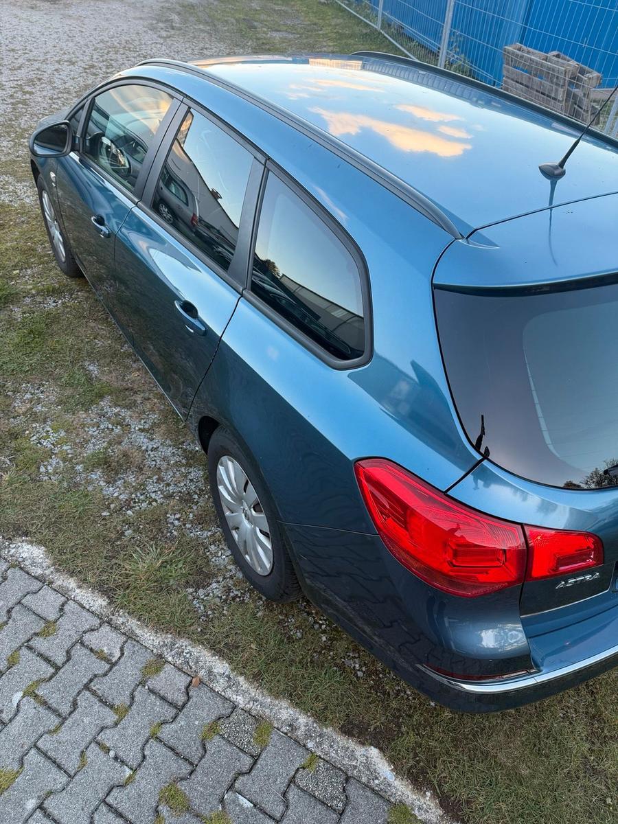 Opel Astra 2014 — engine 131 HP (96kW)
