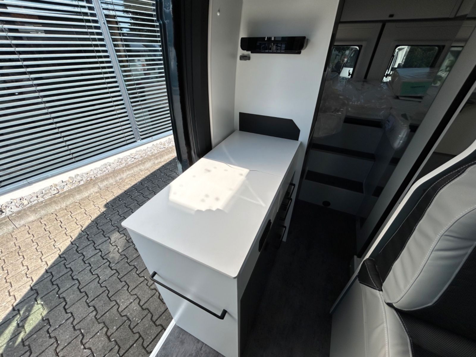 Fahrzeugabbildung Mooveo VAN 63 EB Prestige Autom. Solar Markise Combi 4D