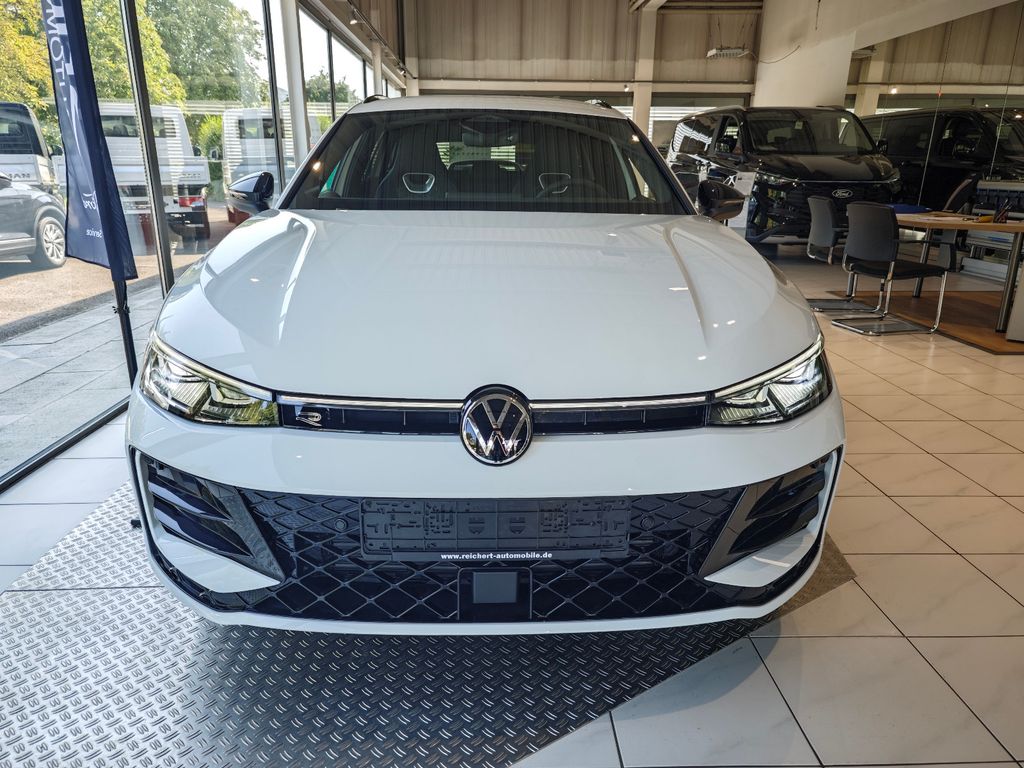 VW Passat R-Line Black Style DSG #AHK #DCC #Head-UP VW Passat R-Line Black Style DSG #AHK #DCC #Head-UP