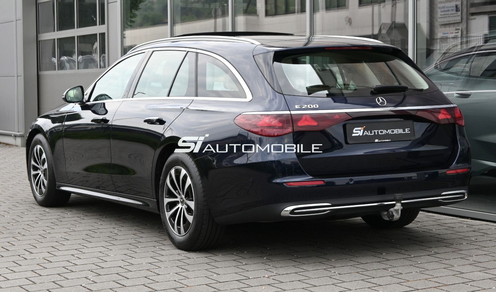 Fahrzeugabbildung Mercedes-Benz E 200 T Avantgarde Adv. °ACC°AHK°PANORAMA°8-FACH