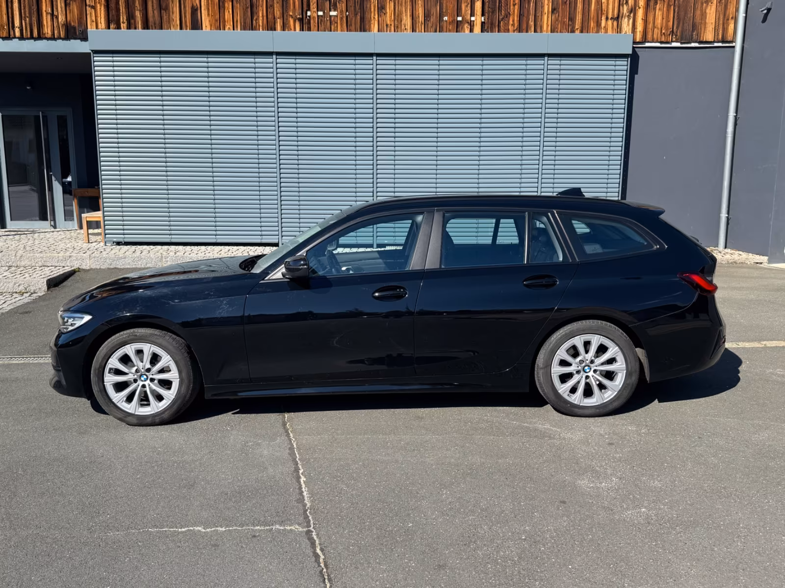 BMW 320d Touring Aut. Advantage LED AHK Live Cockpit