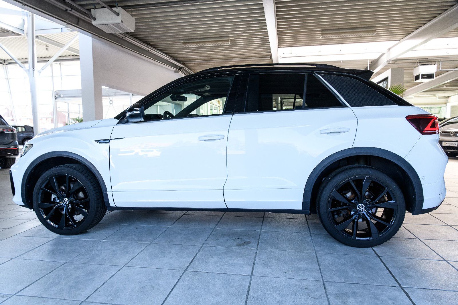 Fahrzeugabbildung Volkswagen T-Roc R-Line ALLRAD+LEDER*AHK*LED*NAVI*RFK*IQ