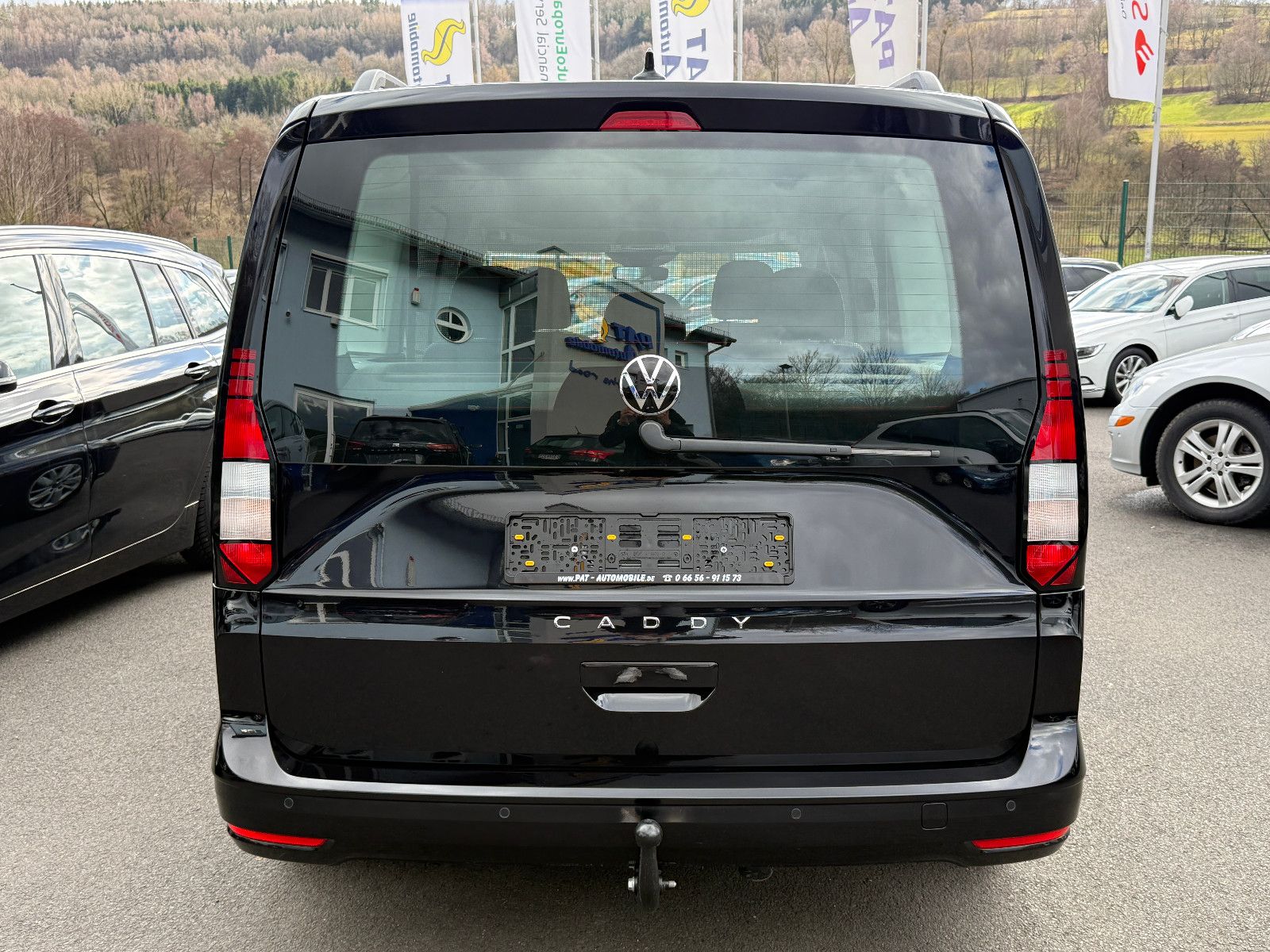 Fahrzeugabbildung Volkswagen Caddy Life Maxi TSI DSG ACC AHK LED Kamera Sthz