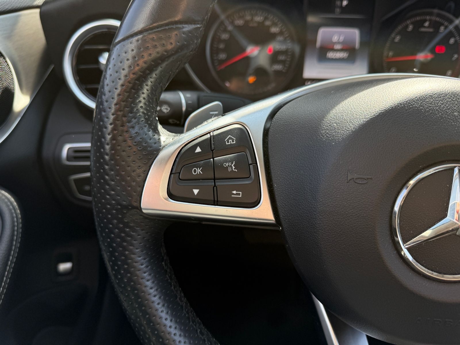 Fahrzeugabbildung Mercedes-Benz C 200 9G-TRONIC AMG Line DISTR. NAVI LED