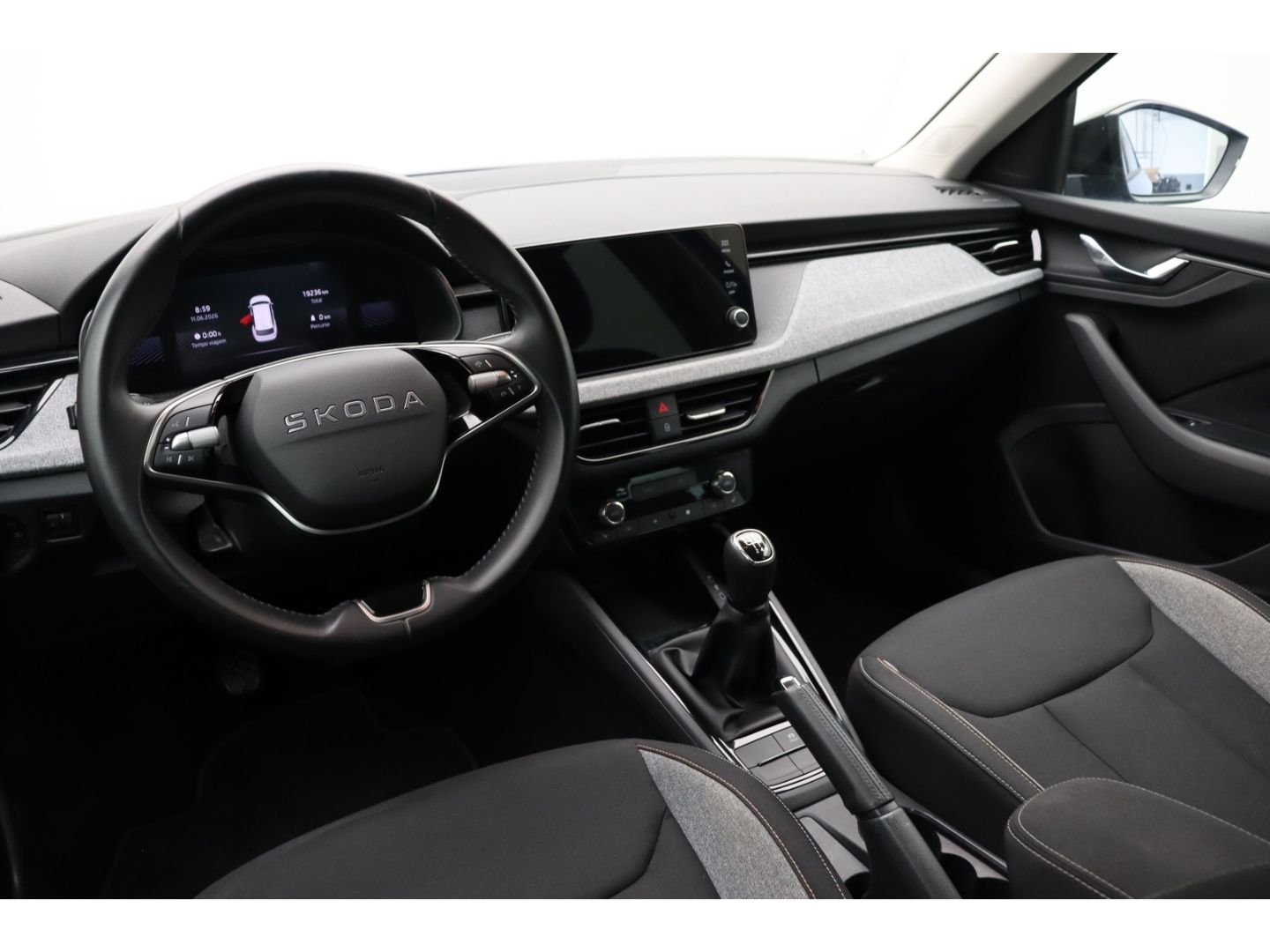 Fahrzeugabbildung SKODA Kamiq 1.0 Selection Kamera SHZ Einparkhilfe vorn