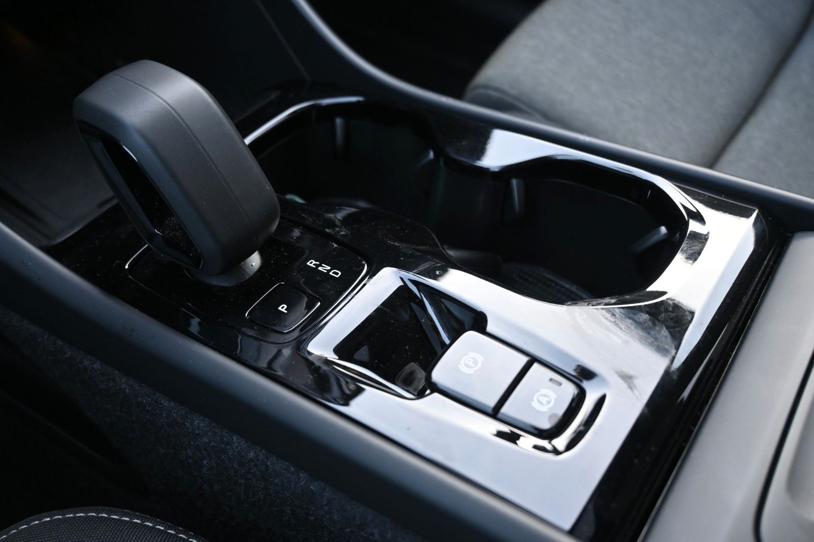 Fahrzeugabbildung Volvo XC40 B3 DKG Plus Dark*360°*PANO*ACC*AHK