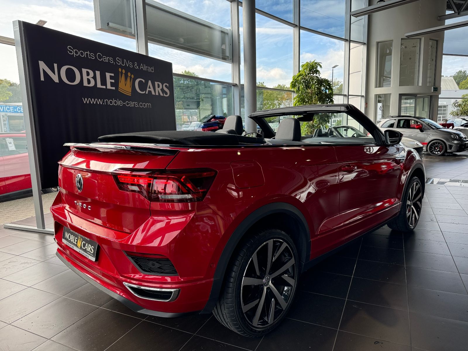 Fahrzeugabbildung Volkswagen T-Roc Cabriolet R-Line AHK BEATS NAV SHZ RFK 19"