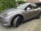 Tesla Model Y Performance Dual Motor AWD Autopilot AHK - silberne Tesla Model Y
