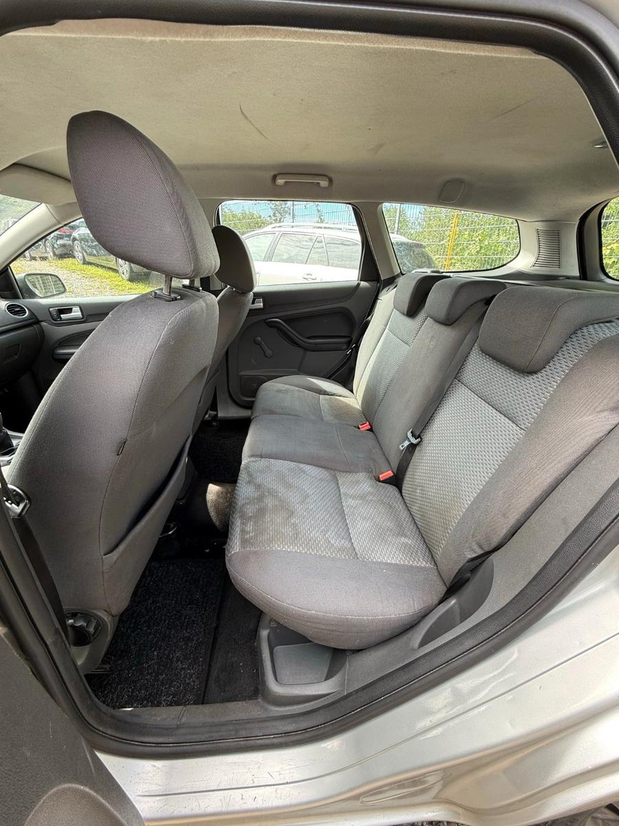 Ford Focus 2006 — photo 8