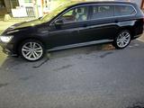 Volkswagen Passat 2.0 TDI SCR 140kW DSG 4M Highl. Varia... - Volkswagen Passat: Unfallwagen