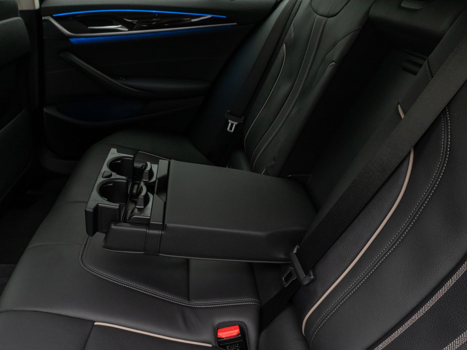 Fahrzeugabbildung BMW 530e Luxury Line Kamera DAB WLAN Alarm Sport AHK