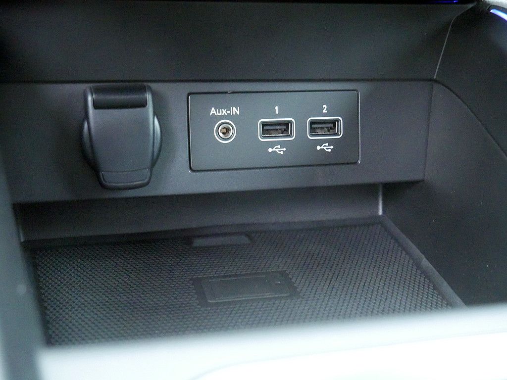 Fahrzeugabbildung Renault Clio Techno TCe 140 PDC SHZ KAMERA NAVI LED