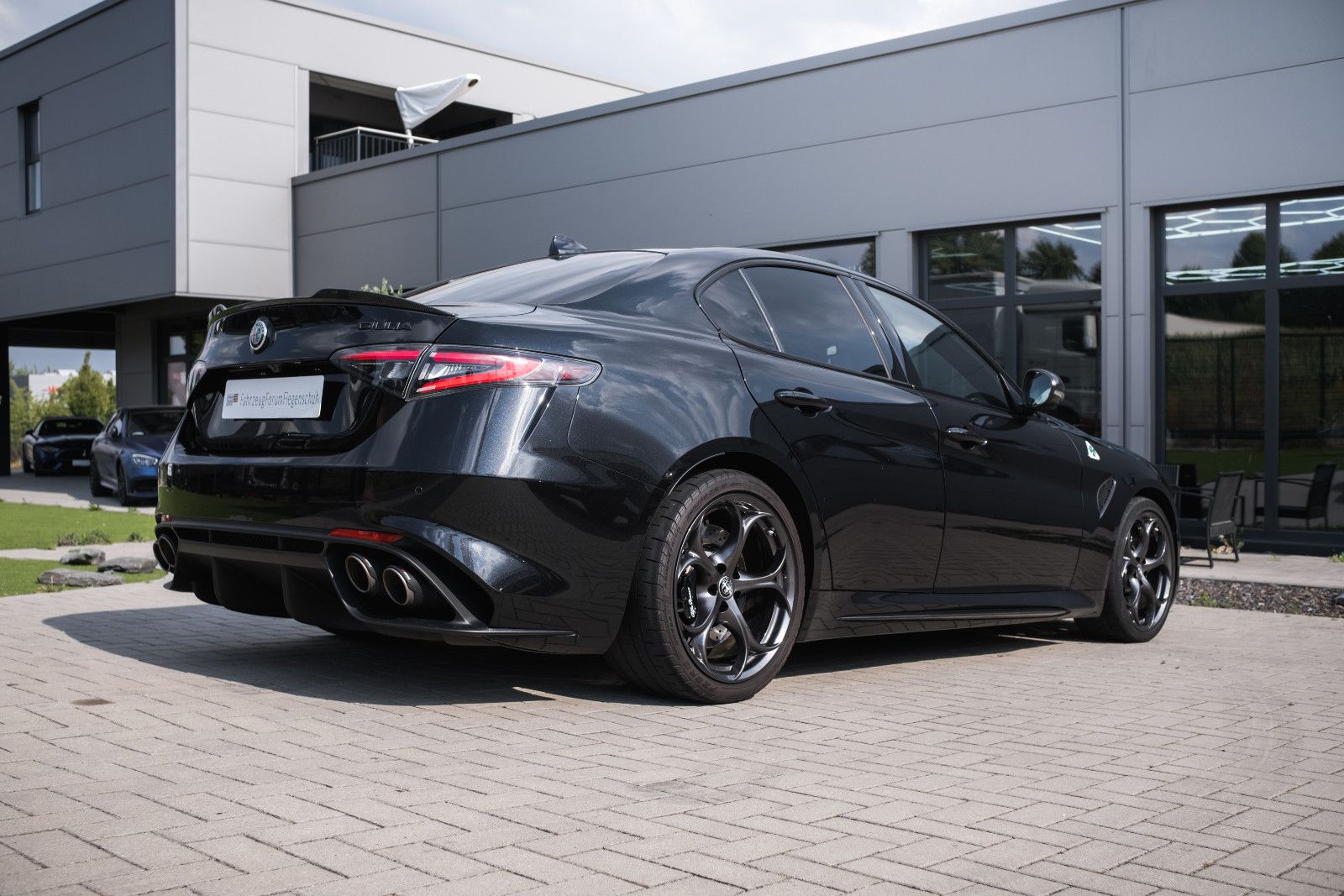 Fahrzeugabbildung Alfa Romeo Giulia Quadrifoglio-Akrapovic-HarmanKardon
