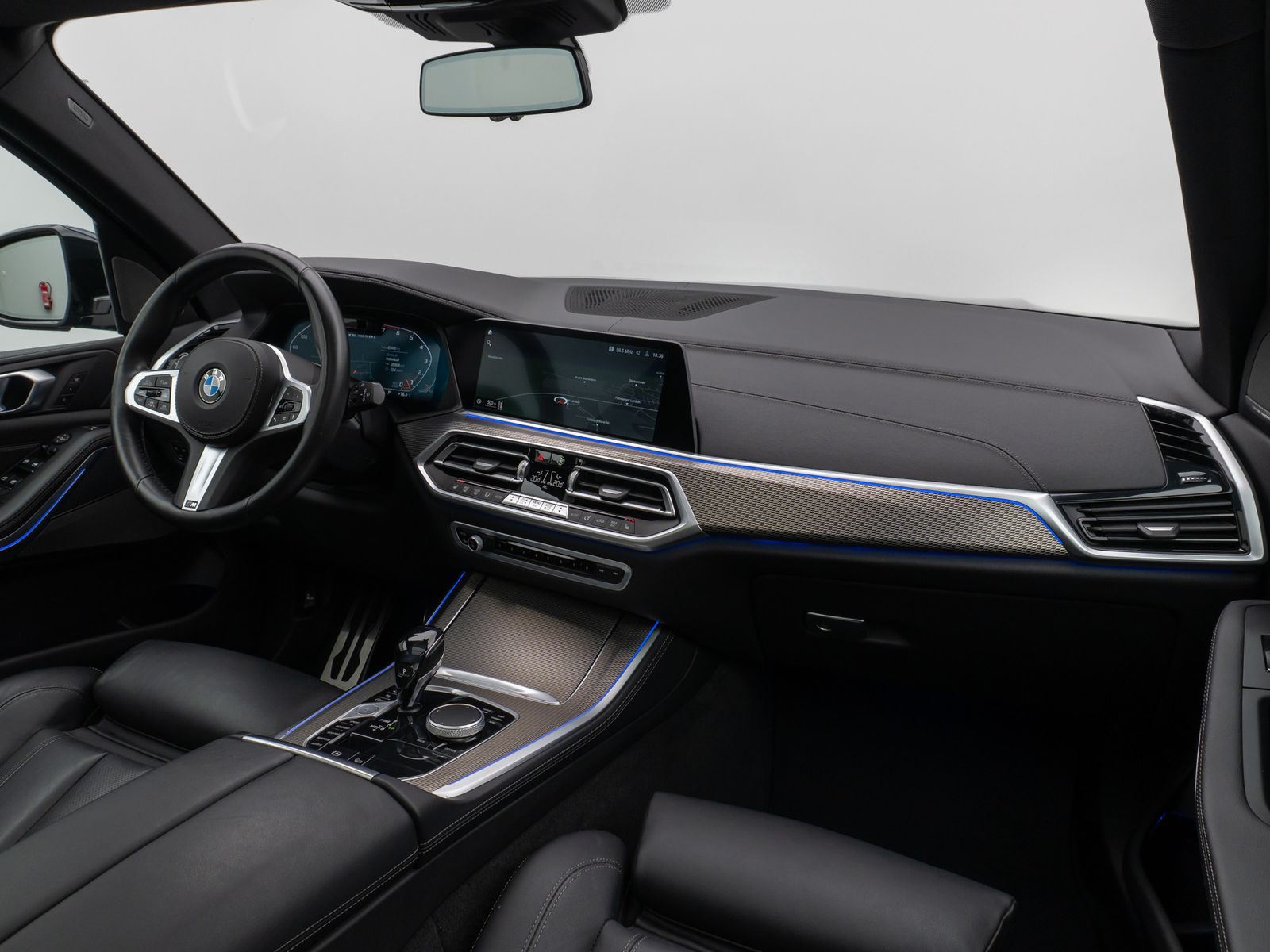 Fahrzeugabbildung BMW X5 M50i Panorama 360° DAB H/K AHK Komfort 22Zoll