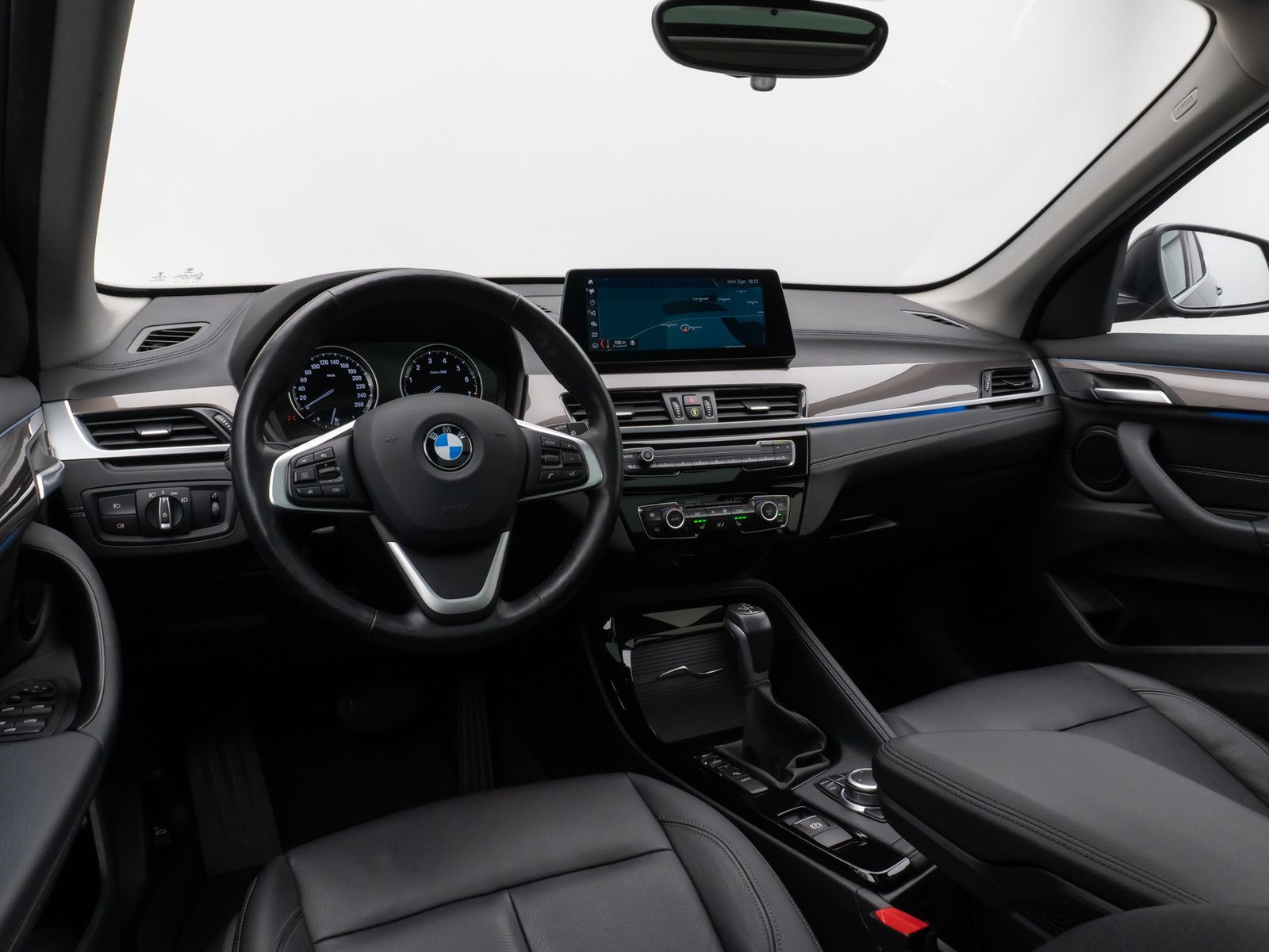 Fahrzeugabbildung BMW X1 xD25e xLine Panorama Kamera HUD DAB Komfort