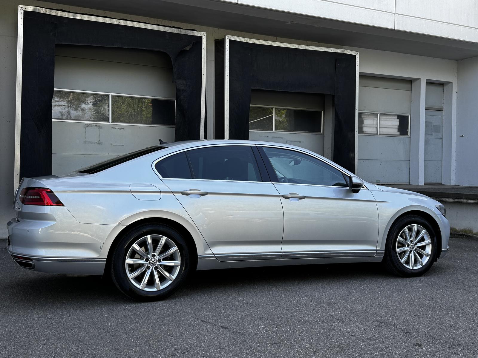 Volkswagen Passat Highline BI-Xenon ACC Kamera Navi Leder