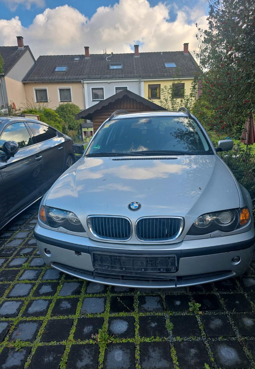 BMW 320 2005 — вигляд ззаду