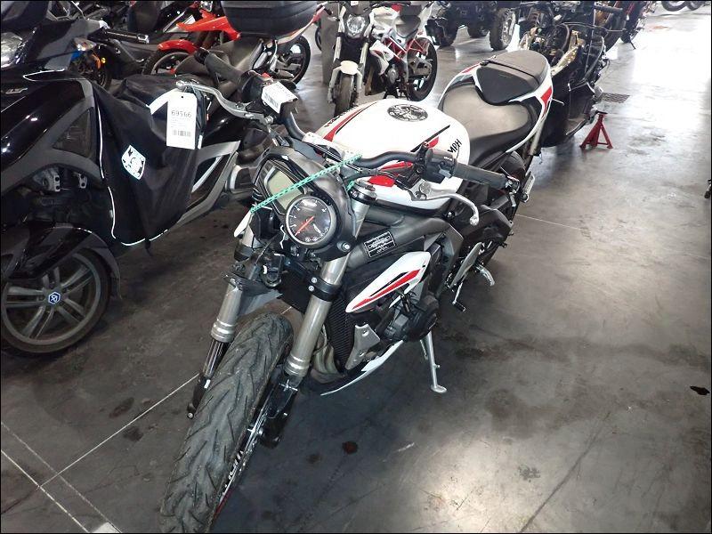 Triumph STREET TRIPLE 660