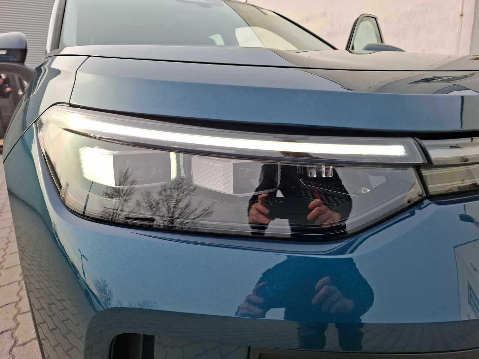 Fahrzeugabbildung Volkswagen Tayron eTSI Life DSG 7-Si Matrix AHK Navi AID AC