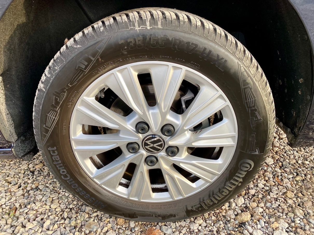 Fahrzeugabbildung Volkswagen T7 Multivan 2.0 TDI LANG LIFE AAC NAVI 7-SITZER