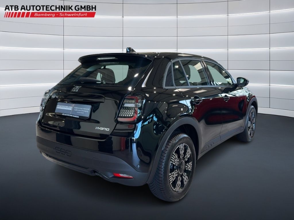 Fahrzeugabbildung Fiat 600 Hybrid MY25 Business Edition, Ganzjahresreif