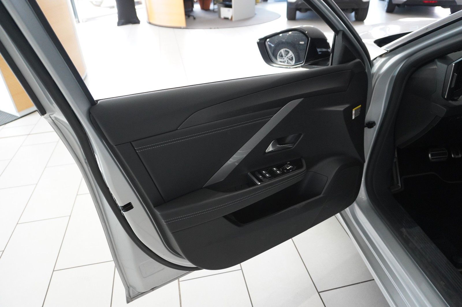Fahrzeugabbildung Opel Astra L Lim. 1.6 HYBRID GS SPORT NAVI/360°/SPORT