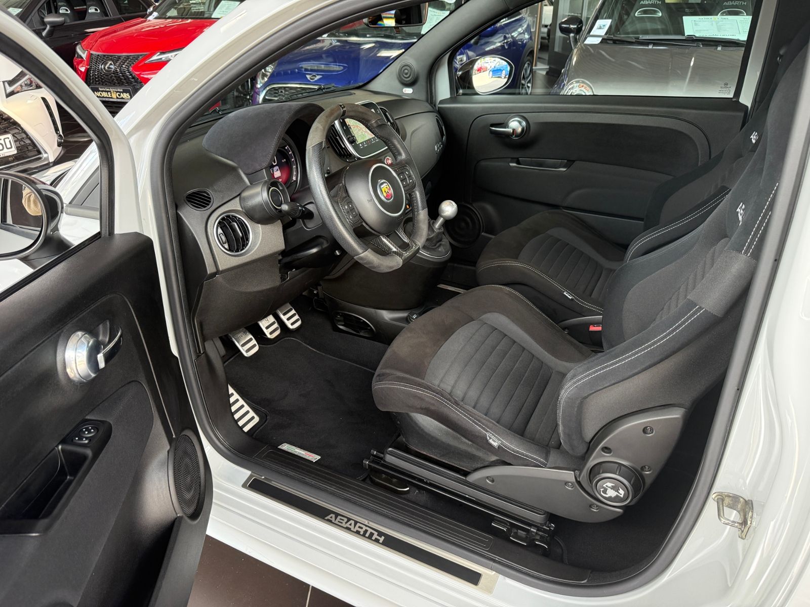 Fahrzeugabbildung Abarth 595C Cabrio Competizione KLIMA NAV PDC Beats