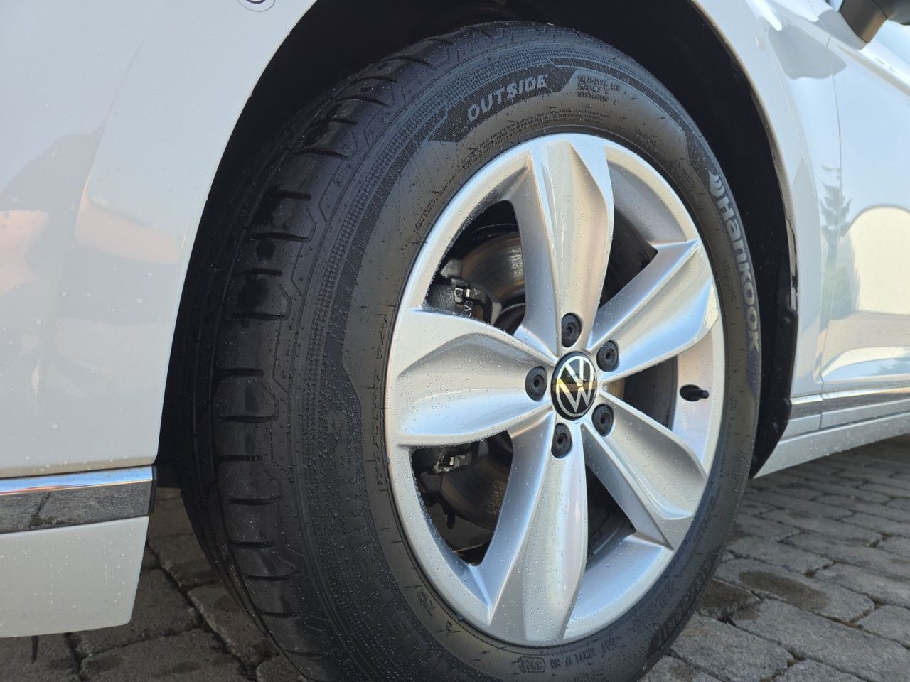 Fahrzeugabbildung Volkswagen Passat Variant Elegance 2.0 TDI SCR 110 kW