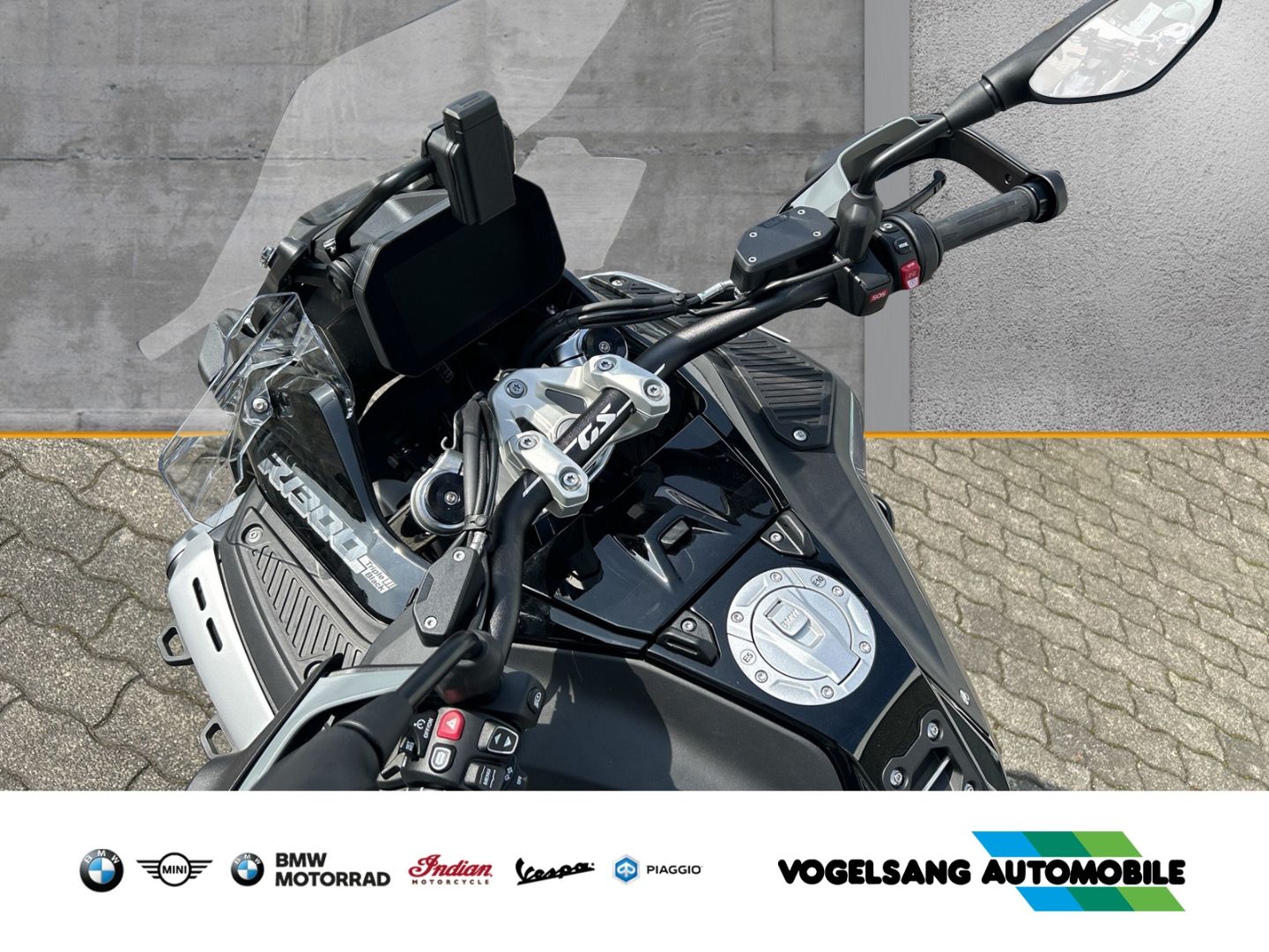 Fahrzeugabbildung BMW R 1300 GS Adventure Triple Black, Touren-Paket,