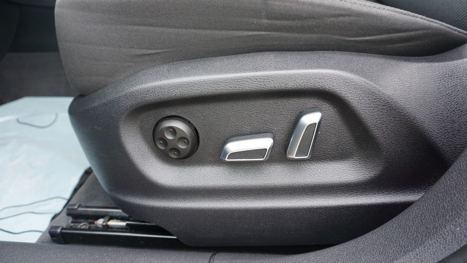 Fahrzeugabbildung Audi Q3 S Line, Navi, LED, AHK, Keyless, Start & Stop