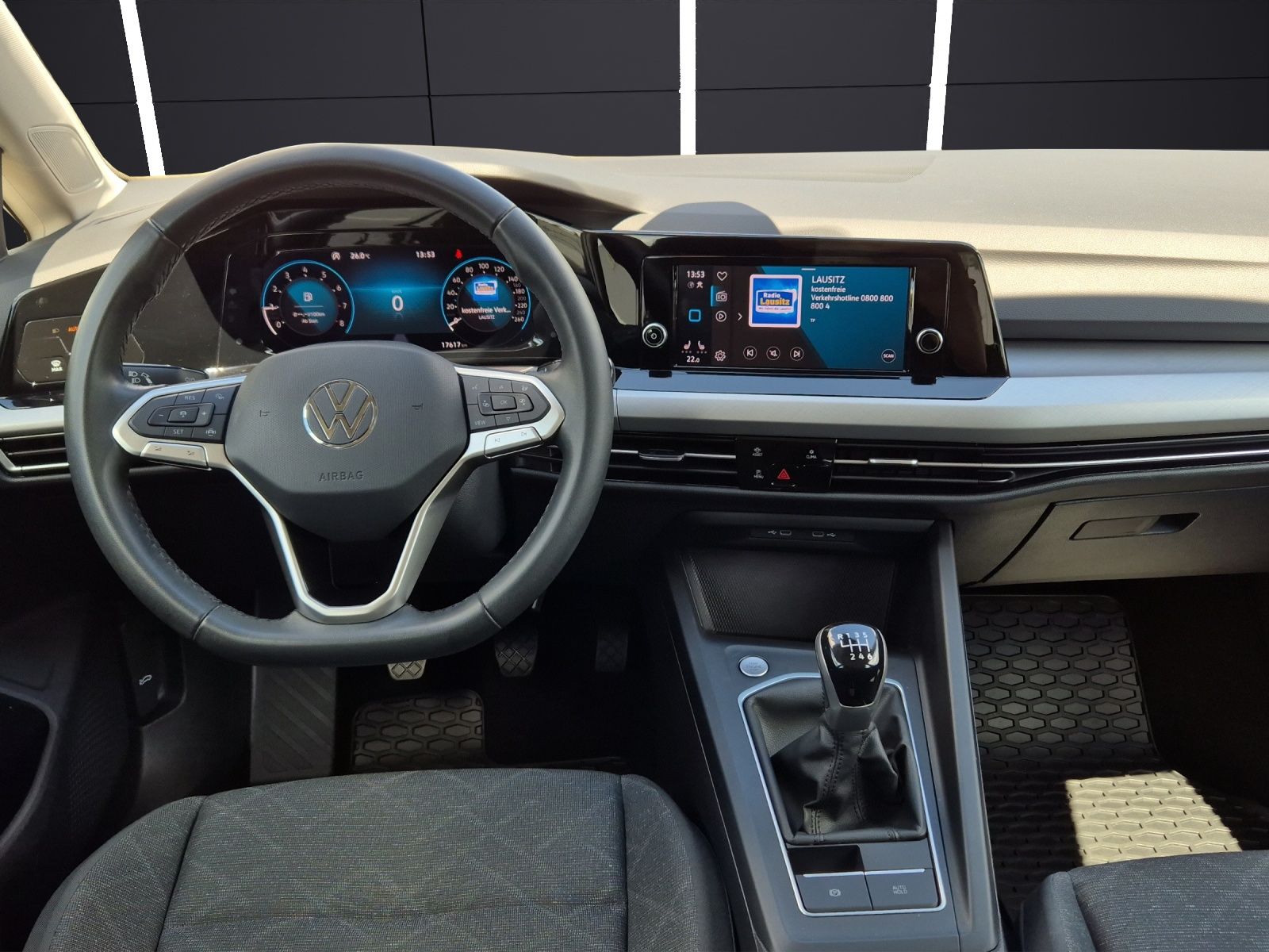 Fahrzeugabbildung Volkswagen Golf VIII Variant Life LED GRA SHZ LANE ASSIST