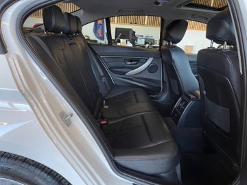 BMW 320 d Lim. *Schiebedach*Navi*Klima*Vollleder*DAB