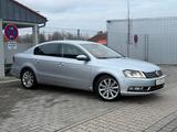 Volkswagen PASSAT*HIGHLINE*KLIMA*SHZ*155KW*NAVI*BT*TEMPOMAT - Volkswagen Passat aus 2011: Highline