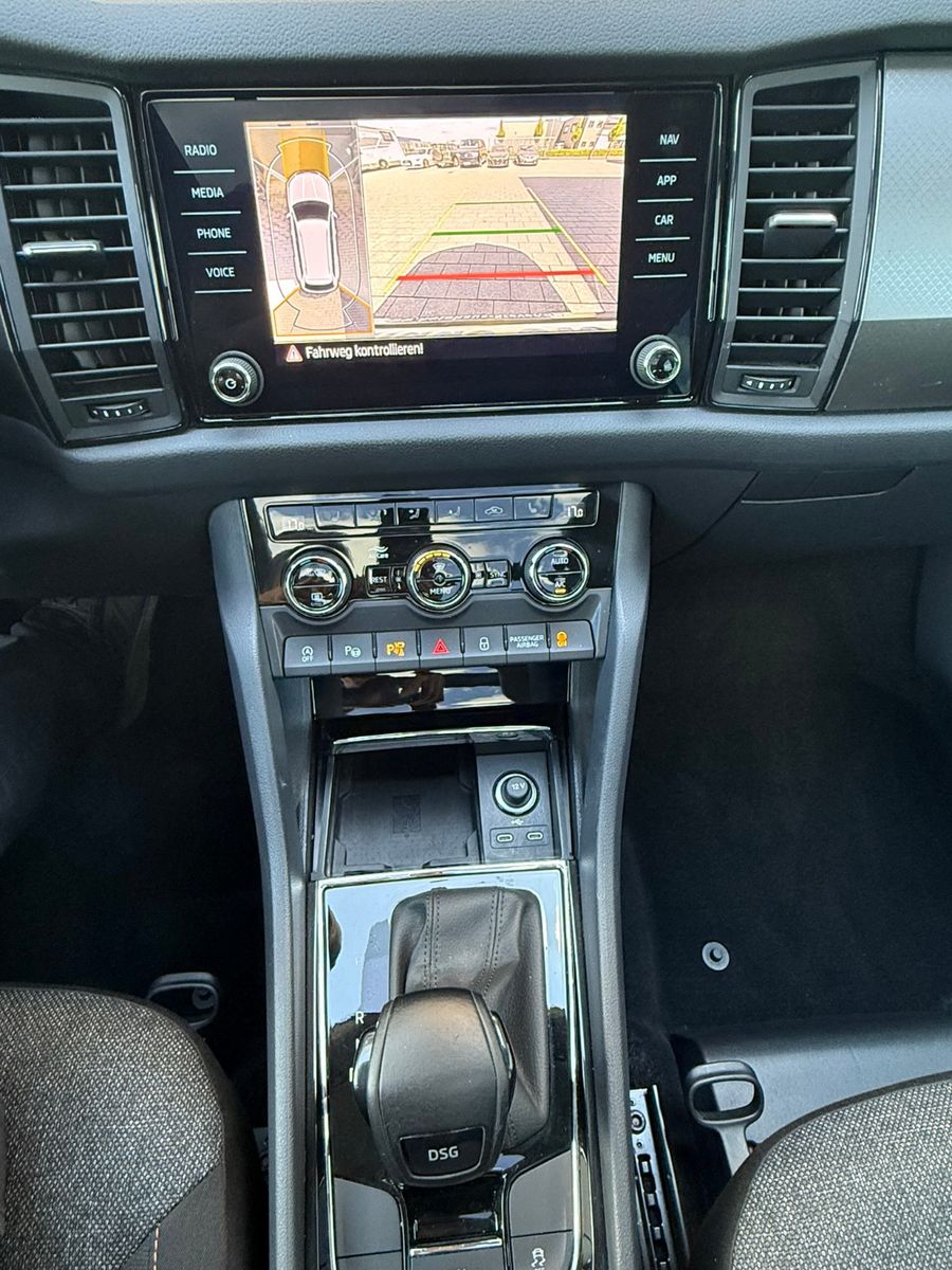 Fahrzeugabbildung SKODA Kodiaq Clever Navi,Sitzh.v+h,Alu,DSG,360°
