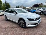 Volkswagen Passat Variant Highline*Navi*LED*AHK*Massage*ACC - Volkswagen Passat Variant mit Diesel-Antrieb: Weiß, Kombi