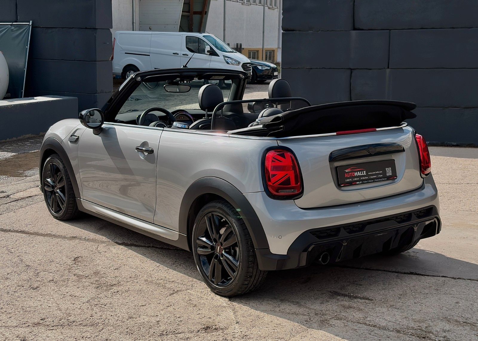 Fahrzeugabbildung MINI Cooper Cabrio JCW-Trim CarPlay Navigation LHZ