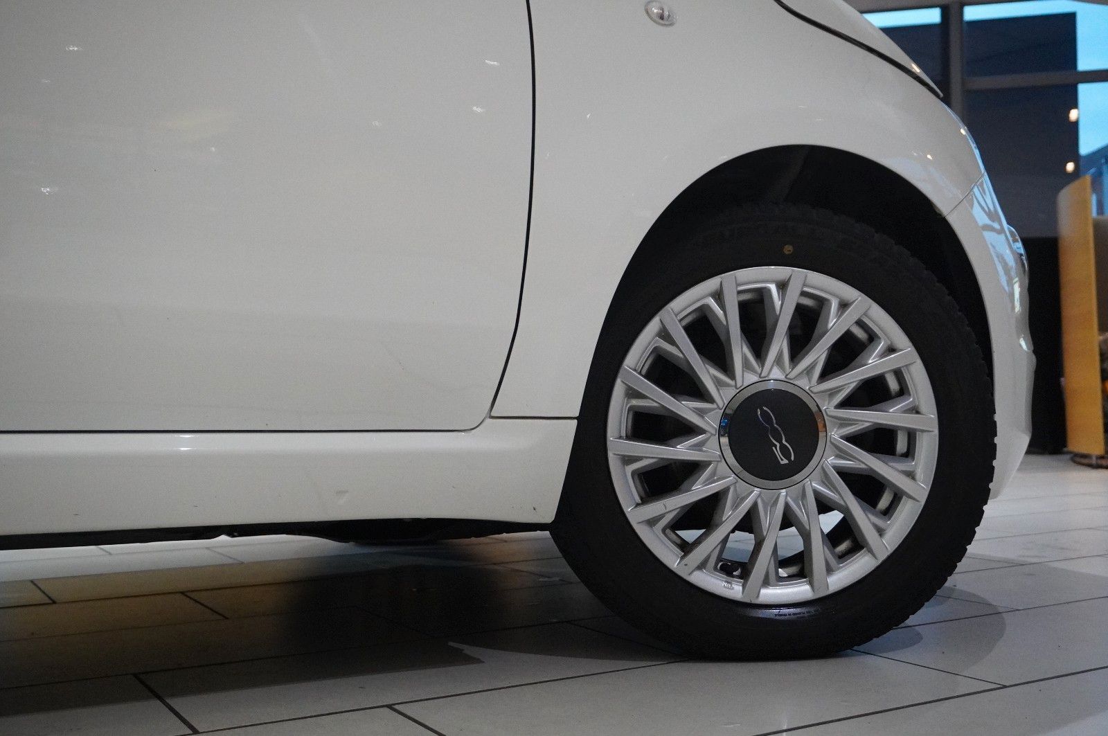 Fahrzeugabbildung Fiat 500 1.0 GSE HYBRID DOLCEVITA NAVI/LED/PDC/DAB+