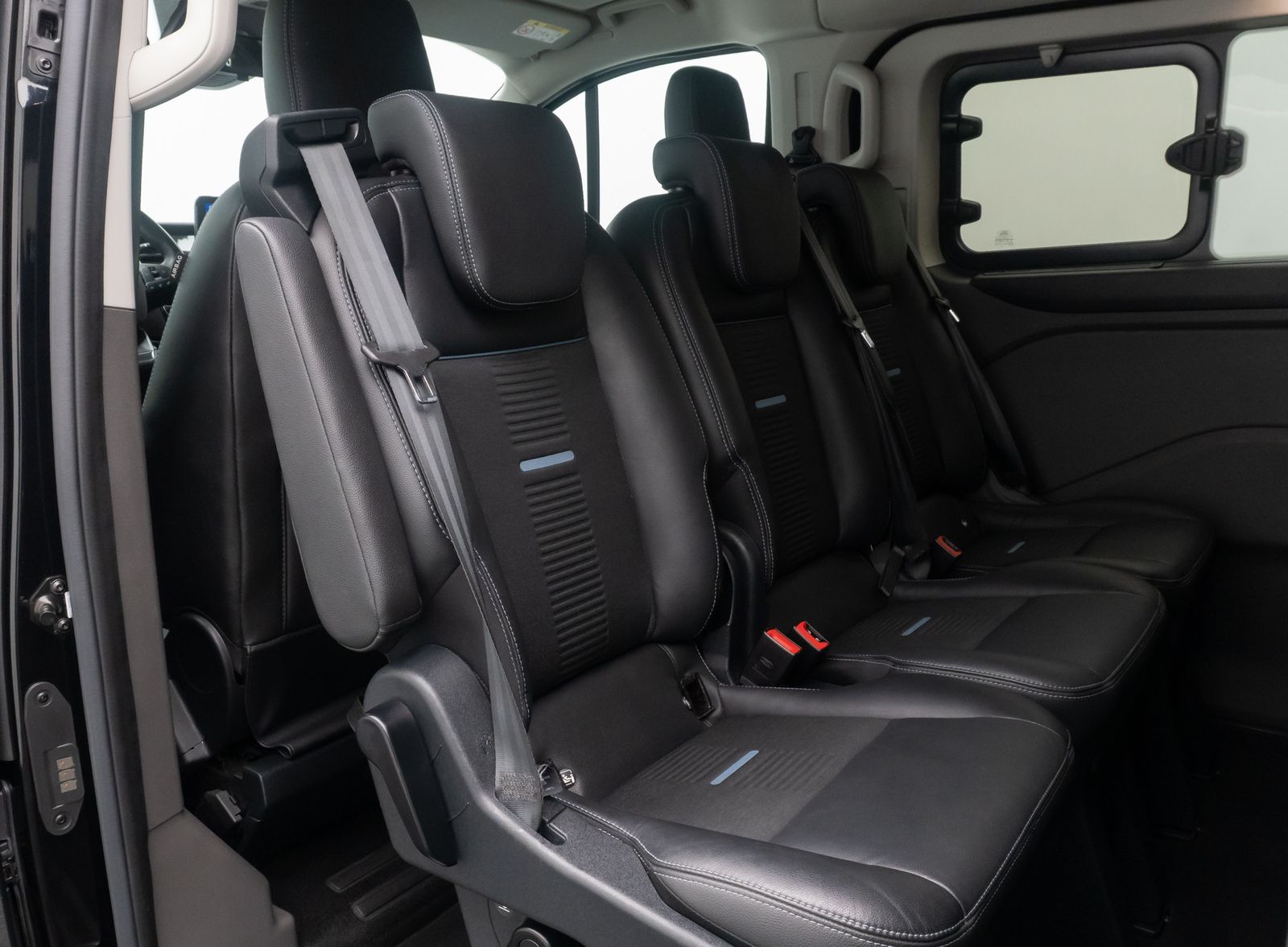 Fahrzeugabbildung Ford Custom Tourneo Active ACC Bi-Xenon DriveAss DAB