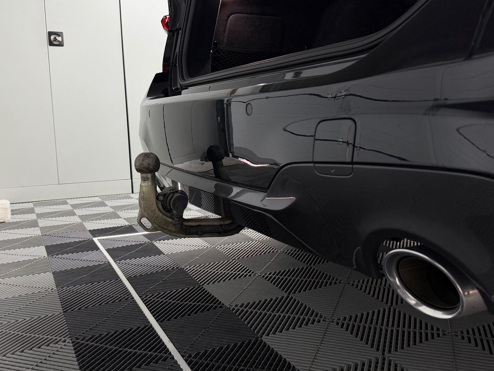 Fahrzeugabbildung BMW 320d xDrive M-SPORT/STZHG/AHK/DRIVING ASS+/DISPL